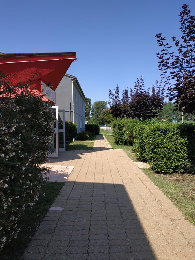 Hotel - Restaurant Du Lac - Agen بُ المظهر الخارجي الصورة